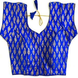 Blusa de seda banarasi, blusa con diseño abierto en la parte delantera, sin gancho en esta blusa, blusa con cuello redondo - Product Image 1