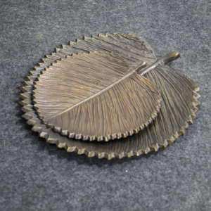 Plateau de table à manger de finition antique fait à la main plateau de feuilles en métal personnalisé pour café ou thé servant pour la décoration intérieure - Product Image 1