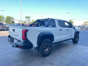 Nettoyer utilisé 2024 T0y0ta Tacoma Hybrid Trailhunter Double Cab 5 'Bed 4WD - Product Image 3