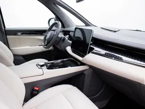 Zeekr 009 2023, 116 kWh, Neumáticos R18, Batería de Litio, Asientos de Cuero, Cámara Trasera, HATCHBACK, Tracción en las Cuatro Ruedas, Techo Panorámico - Product Image 3