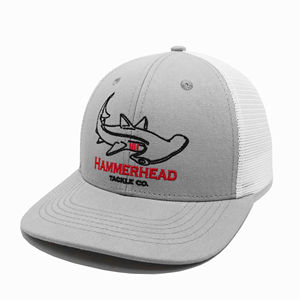 Chapeaux de sport OEM à tête de marteau avec logo personnalisé Chapeaux de camionneur 6 panneaux de haute qualité à bord incurvé disponible en maille grise/blanche - Product Image 2