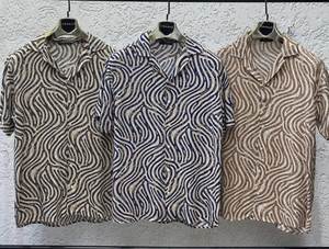 Chemise à manches courtes pour homme à motifs modernes – Coupe décontractée, tissu léger, design estival élégant pour un usage décontracté, tenue de vacances - Product Image 2