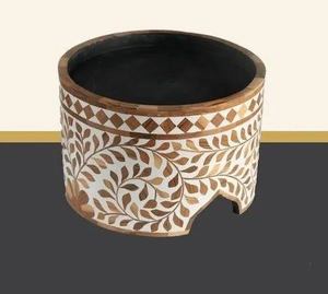 Support à gâteau élégant en bois avec incrustations d'os, respectueux de l'environnement, fabriqué par des artisans expérimentés pour les mariages, les anniversaires et les événements haut de gamme - Product Image 1