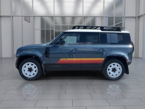 2025 Lan-d Rove-r Defender 110 P300 S AWD 110 P300 S 4dr SUV usado muy limpio - Product Image 2