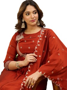 Conjunto de Kurta Anarkali de Seda Vichitra Roja para Mujer, con Pantalón y Dupatta, Elegante, con Relieve, de Secado Rápido, Largo hasta el Suelo, Corte Holgado, para Bodas - Product Image 3