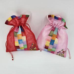 Bolsa de Regalo de Poliéster Reutilizable con Cordón y Bordado de Patchwork Tradicional Coreano [Goyu] para Joyas y Recuerdos - Product Image 1