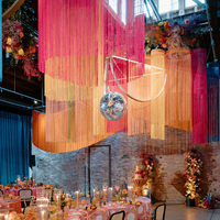 Suspension décorative de plafond en macramé arc-en-ciel à franges superposées pour la décoration de plafond de fête et d'espace commercial