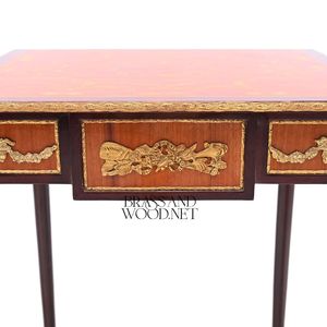 Table d'appoint carrée de luxe avec incrustation florale en marqueterie et panneaux en laiton doré ornés pour la décoration d'angle de maison classique - Product Image 3