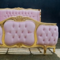 Lit à oreilles Louis XVI Meuble de chambre à coucher capitonné Versailles Or