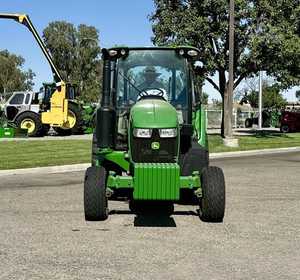 2023 Johnn Deere 5105M 4WD y 2WD Mini Tractor 4x4 Tipo de accionamiento 70HP a 120HP Potencia nominal para uso agrícola - Product Image 4