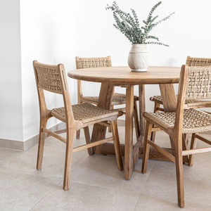 Ensemble de table à manger en teck moderne avec sièges et dossier en rotin, finition écologique naturelle pour une utilisation intérieure et extérieure - Product Image 1