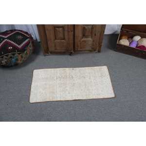 พรมวินเทจตุรกีขนาดเล็ก 1.6x3.3 ฟุต (49x100 ซม.) พรมลายอิคัตสีขาว - Product Image 3