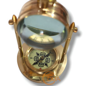 Victoria London Ancre nautique Horloge de bureau Montre Laiton antique avec accents de boussole de forme ronde de style moderne Circa 1876 - Product Image 6