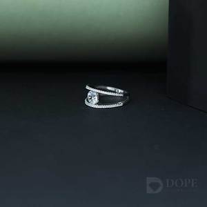 El mejor último diseño con diamante de forma redonda solitario y diamantes pequeños para damas en oro fino de 18 quilates - Product Image 3