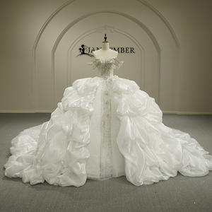 Robe de mariée de bal exclusive GT26056 moderne, style princesse, avec volants, taille empire, traîne chapelle, dentelle et fleurs pour femme - Product Image 1