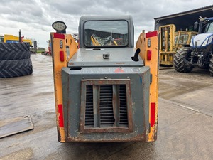 Minicargadora Usada Barata Mustang 2054 con Motor Kubota y Bomba Hidráulica MOOG en Venta - Product Image 5