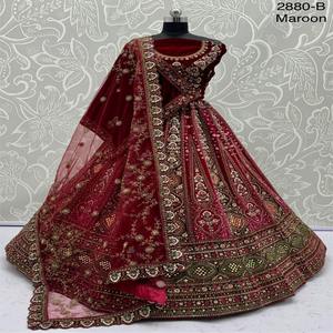 Vêtements de mariage en velours avec paillettes et fil Zari Travail Lehenga Choli Fabricant de Surat au prix de gros - Product Image 1