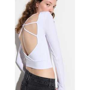 Blusa Casual Corta sin Espalda con Logotipo Frontal - Product Image 3