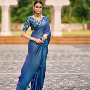 Beau travail de broderie de créateur indien et pakistanais de saree en soie douce de style traditionnel pour les vêtements de mariage et de fête - Product Image 1