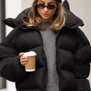 Chaqueta térmica de invierno para mujer, diseñada para resistir el viento, con relleno aislante, fabricación y suministro de prendas de abrigo. - Product Image 4