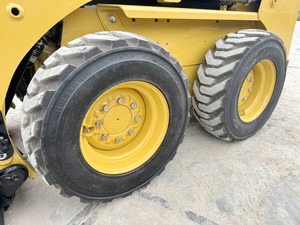 รถตักล้อยางขนาดเล็ก CAT 216B3 รุ่นดั้งเดิม เครื่องจักรก่อสร้างขายดี พร้อมหัวตักด้านหน้า รถตักล้อยางแคท ราคาดี - Product Image 3