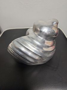 Hoselton Canada-Écureuil gris argenté et doré sur bûche-Sculpture en aluminium-Signée - Product Image 2