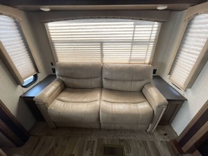 Used 2018 Keystone C-o-u-g--a-r 310RLS - Product Image 4