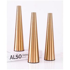 Nouveaux vases en métal en vrac faits à la main avec un design de luxe pour un décor commercial forme et taille personnalisées polies dorées - Product Image 4