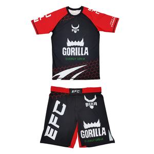 Ensemble de performance MMA personnalisé en gros : Rashguard à manches courtes associé à un short de combat léger pour les sports de BJJ et de grappling - Product Image 1