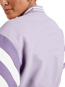 Veste universitaire en laine 100% OEM pour femmes, coupe courte, nouvelle mode, vêtements d'hiver, broderie chenille personnalisée, veste pour femmes - Product Image 5