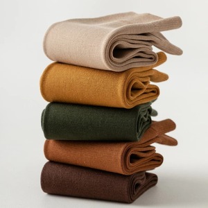 Calcetines deportivos antideslizantes con diseño personalizado para mujer, calcetines con logotipo personalizado, bonitos y orgánicos bordados para gimnasio y yoga - Product Image 1