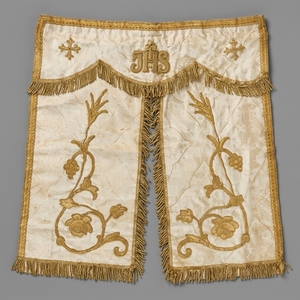 Vestimenta Litúrgica Premium con Hilo Metálico Dorado Zardozi, Cubierta de Altar de Iglesia Bordada a Medida en Satén Blanco, para Primavera, Verano e Invierno - Product Image 1