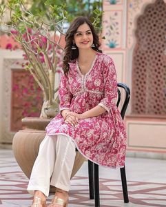 Top de mujer con estampado digital de alta demanda de diseño moderno informal disponible a precio al por mayor desde India - Product Image 6