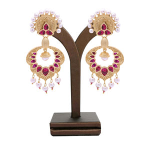 Pendientes colgantes de AD antiguos elegantes, fabricante de joyería india de moda personalizada de perlas, joyería AD chapada en oro de boda, Exportación - Product Image 1