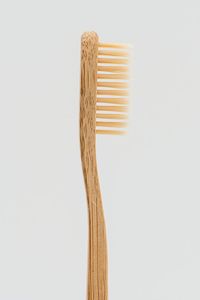 Sushanta Naturals biodégradable pour brosse à dents de voyage jetable avec poils nano souples naturels pour manche rond de couleur - Product Image 5