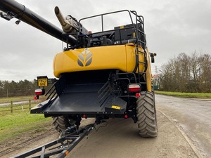 Moissonneuses-batteuses New-Holland CR7.90 de haute qualité à vendre à des prix imbattables, idéales pour les agriculteurs et les projets agricoles - Product Image 4