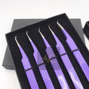 Pinzas de extensión de pestañas de acero inoxidable sostenible de alta calidad, Punta plateada de 45 grados, fibra de agarre de diamante púrpura dorado puntiagudo - Product Image 4