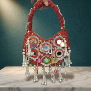 Sac de soirée hobo fait main perlé avec pompons de perles et broderie miroir, sac à bandoulière rouge pour soirée - Product Image 3