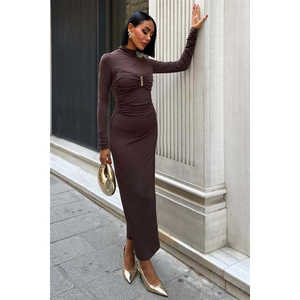 Vestido Elegante con Corte Ajustado y Detalle de Accesorios 2911, Busto Acentuado - Product Image 5