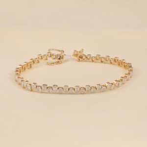 Bracelet tennis unique en diamant de laboratoire émeraude avec sertissage en bélière, argent sterling, 2,42 carats, clarté VS, bijoux de mode - Product Image 3