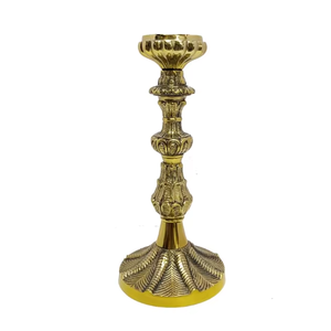 Elegante candelabro antiguo de metal en relieve con tarros para el hogar Navidad Boda Celebraciones de Pascua de San Valentín - Product Image 1