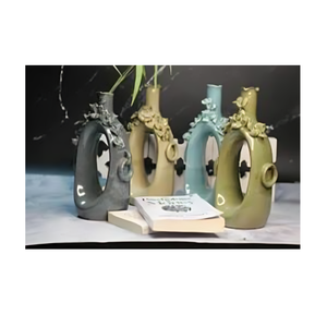 Maceta de cerámica para interiores con líneas mínimas y acabado cálido elaborado para mostrar vegetación en mesas, ventanas o Estantes abiertos - Product Image 1