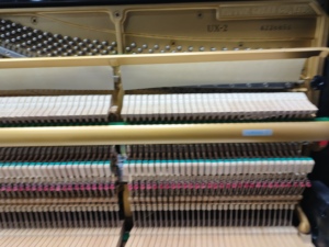 Piano droit Yamaha UX2 noir pour musiciens professionnels, d'occasion, fabriqué au Japon, en bois massif, 88 touches, UX UX1 UX2 4226851 - Product Image 4