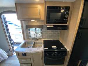 Remolques Usados Winnebago Industries Micro Minnie 2108FBS 2020, Listos para Vender - Product Image 6