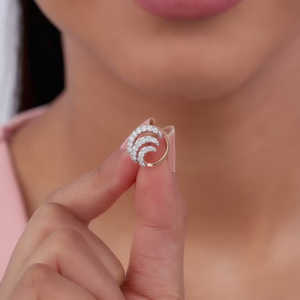 Boucles d'oreilles en or rose avec diamants et houle scintillante - Product Image 2