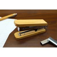 Cucitrice di bambù sostenibile Eco Friendly accessorio da ufficio con Design in legno per un elegante desktop organizer