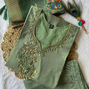 Hermoso vestido de seda hecho a mano Salwar Kameez Dupatta largo estilo tradicional paquistaní para funciones de fiesta de boda - Product Image 1