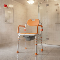 Chaise de douche médicale avec siège rembourré, accoudoirs et pieds antidérapants pour l'aide aux personnes âgées dans la salle de bain