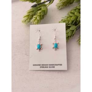 Pendientes Colgantes de Tortuga de Plata de Ley y Turquesa Navajo Kingman, Joyería Cultural Coleccionable Hecha a Mano por Artesanos - Product Image 1