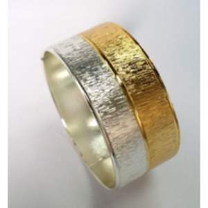 Rond de serviette martelé en métal poli or Design élégant parfait pour la décoration de vaisselle et les événements Accessoire de salle à manger élégant - Product Image 2